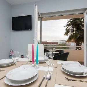 apartments-mate-turanj.hotelinzadar.com/